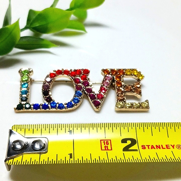 Colorful Crystal LOVE Brooch - Picture 3 of 4